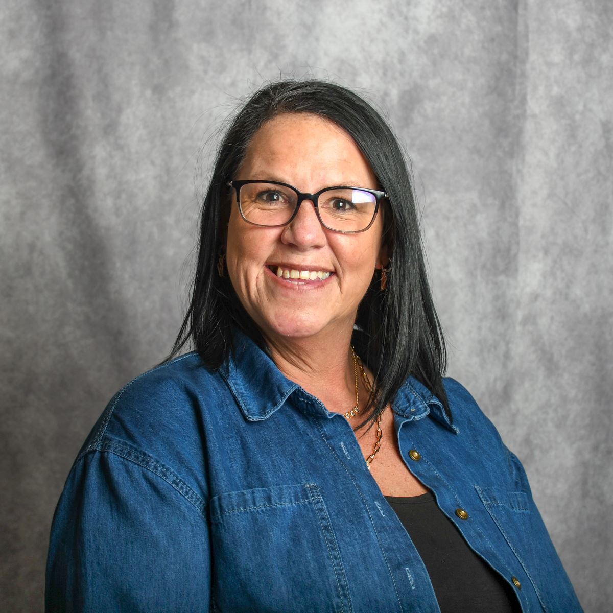 Staff Headshot Wendy Riggle